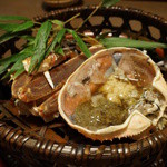 昭恋館 よ志のや - 炭火焼用のカニ。