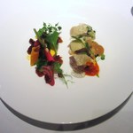 カントニーズ 燕 ケン タカセ - 茹で鶏の冷製　オリエンタルハーブの香り　三種のソースで　季節野菜とともに