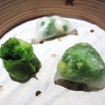 h Cantonese En - 季節の蒸し餃子三種