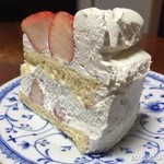 イタリアントマトカフェジュニア - 2015.2.4(水)21時17分　苺ショートケーキ約600円　高^_^;