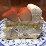 イタリアントマトカフェジュニア - 2015.2.4(水)21時17分　苺ショートケーキ約600円　高^_^;