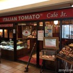 ITALIAN TOMATO Cafe Jr. - 2015.2.4(水)21時17分　苺ショートケーキ約600円　高^_^;