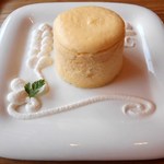 オレンチ カフェ - お店の看板　オレンチフロマージュ