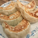 開楽 - 名物ジャンボ餃子　この大きさ規格外です