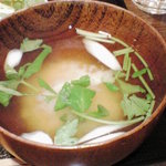 桃栗柿カフェ - 味噌汁（わかめ・うど）