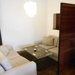 オレンチ カフェ - 内観：最奥のふかふかソファ席