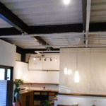 オレンチ カフェ - 内観：全てオーナー手造りの店内は落ち着く空間