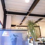 オレンチ カフェ - 内観：全てオーナー手造りの店内は落ち着く空間