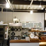 オレンチ カフェ - 内観：全てオーナー手造りキッチン