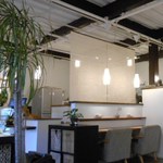 オレンチ カフェ - 内観：全てオーナー手造りの店内は落ち着く空間