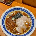 中華そばの店 りょうが - ラーメン 麺半分 1000円