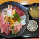 ご馳走Dokoro かねはち - 料理写真:【2026/3】厳選ネタのかねはち丼(全景)