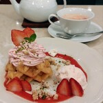 アフタヌーンティー・ティールーム - 料理写真:さくらと苺のモンブランワッフル、さくらと苺のミルクティー