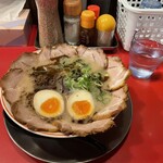 ラーメン　赤組 - チャーシュー麺　トッピング:味玉　ライス大