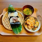薪炎土鍋ごはん - 松阪牛のしぐれ煮と塩おにぎり海苔付き