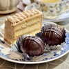 喜久家洋菓子舗 - 手前：ラムボール、奥：モカケーキ