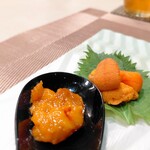 加藤牛肉店 小川のうに - ●小川のうに　食べ比べ
①馬糞雲丹
②塩雲丹