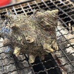 磯丸水產 郡山站前店 - サザエを網焼きします。