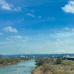 神尾商事 神尾弁当部 - 燕三条を過ぎての景色　遠くに立派な山並みが