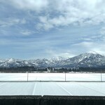 神尾商事 神尾弁当部 - 政治駅とも言われる浦佐駅付近
新潟駅はコートもいらない暖かい気温でしたが
同じ新潟県でもこの界隈は別世界
3月下旬でも白銀の世界でした