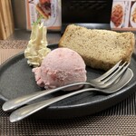 ニユー・トーキヨー ビヤホール - シフォンケーキ＆苺のアイス（800円）