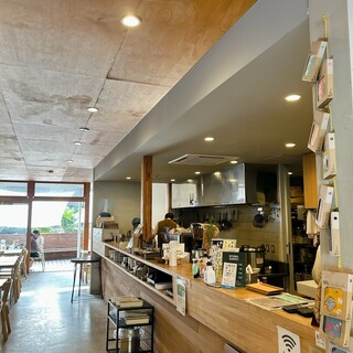 タカオサン ベース キャンプ カフェ バー_2