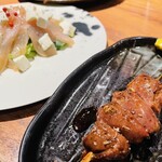 焼鳥 康まる - 串物レバー　　クリームチーズと鶏の生ハムサラダ