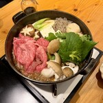 すき焼きと牛まぶし ももしき - 大和牛上すき焼き(120g) ¥4,980- (税込)