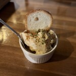 ALE HOUSE 加美屋 - 3種飲み比べの前菜：奈良漬のポテトサラダ♪
