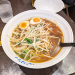 味の時計台 - 料理写真:醤油スタミナラーメン940円。ほど良い辛さとにんにくの旨みで食欲が増進してしまいます