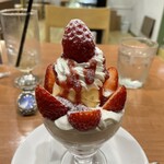 CAFE & RESTAURANT chaleur - とちおとめパフェ