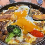 CAFE & RESTAURANT chaleur - 温玉を崩して