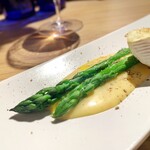 ブラッスリー 航 - 料理写真:アスパラのボイルと焼きカマンベール ガーリックマヨ