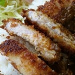 喫茶アリスの家 - カツの厚みは１５ミリ程度、サクサク食感で油切れもよく肉の旨味があって美味しい！