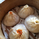 ジョーズ シャンハイ ニューヨーク  - 蟹肉と蟹味噌入り小籠包&豚肉小籠包（ランチ2人分）