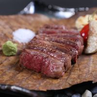 “A5 ランク黒毛和牛” 熟成赤身肉ステーキ