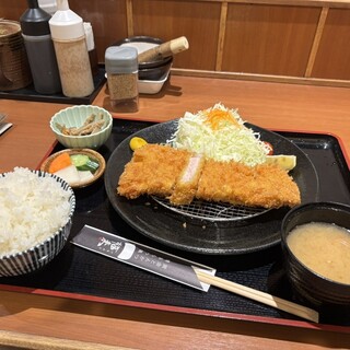 黄金とんかつ 博多もつ鍋 一福来_1