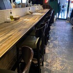 トラットリア クアルト - 店内カウンター席