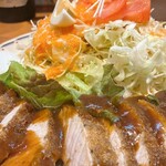 マルシェ - 大盛りにしたサラダは立体的です