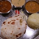 グルガオン - ランチ 3色カレー