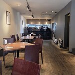 骨付鳥かもん - 店内の様子