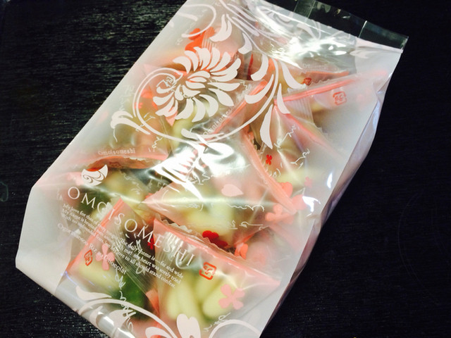 想ひそめし 壬生忠見の秀歌から名付けられたおしゃれなお菓子 By アシヤレーヌ 小倉山荘 芦屋店 芦屋 阪神 和菓子 食べログ