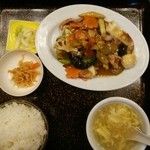 北京楼菜館 - 八宝菜ランチ ご飯(大)  850円
      