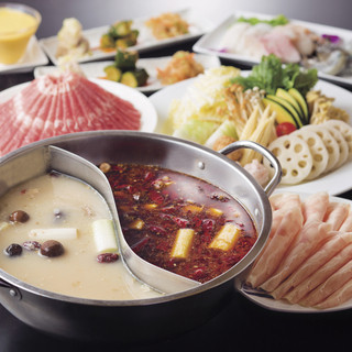 美肌コース 美肌効果抜群 お肌が喜ぶ食材がたっぷり入った女子会にオススメのコース 小肥羊 大阪本店 シャオフェイヤン 梅田 中国鍋 火鍋 食べログ 美肌コース 美肌効果抜群 お肌が喜ぶ食材がたっぷり入った女子会にオススメのコース 小肥羊 大阪本店 シャオフェイヤン 梅田 中国鍋 火鍋 食べログ