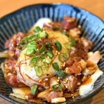 地雞與網燒包廂居酒屋 鶏匠 掛川站前店 - ・鶏温玉ユッケ 836円/税込