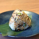 地雞與網燒包廂居酒屋 鶏匠 掛川站前店 - ・網焼きおにぎり 418円/税込