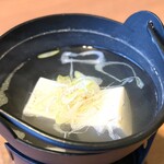 地雞與網燒包廂居酒屋 鶏匠 掛川站前店 - ・お通し(湯豆腐)