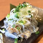 地雞與網燒包廂居酒屋 鶏匠 掛川站前店 - ・炙り鮮魚の薬味ポン酢 946円/税込
