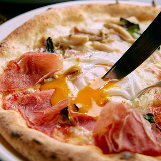 ピッツァ世界選手権優勝職人監修！モチッ＆サクの本格ナポリピザ