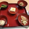 鶴我 會津本店 - 先付けの品々…おからのポテトサラダ、小松菜のおひたし、酒粕のお豆腐、馬どこの部位か忘れましたが、のしぐれ煮、わかさぎの南蛮漬け